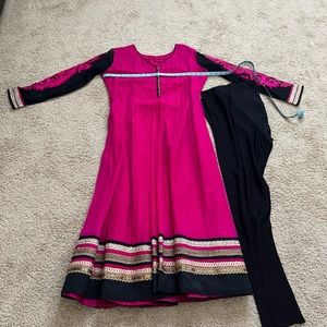 Traditional Indian Salwar kameez in a fishing and black beautiful handmade!